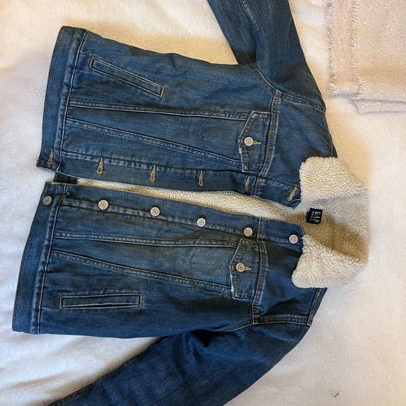Women’s Gap jean jacket - Picture 3 of 3